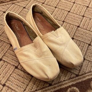 BUNDLE DEAL - Four Pairs of Women's TOMS & Bobs Lace/Basic Slip on Shoes Flats